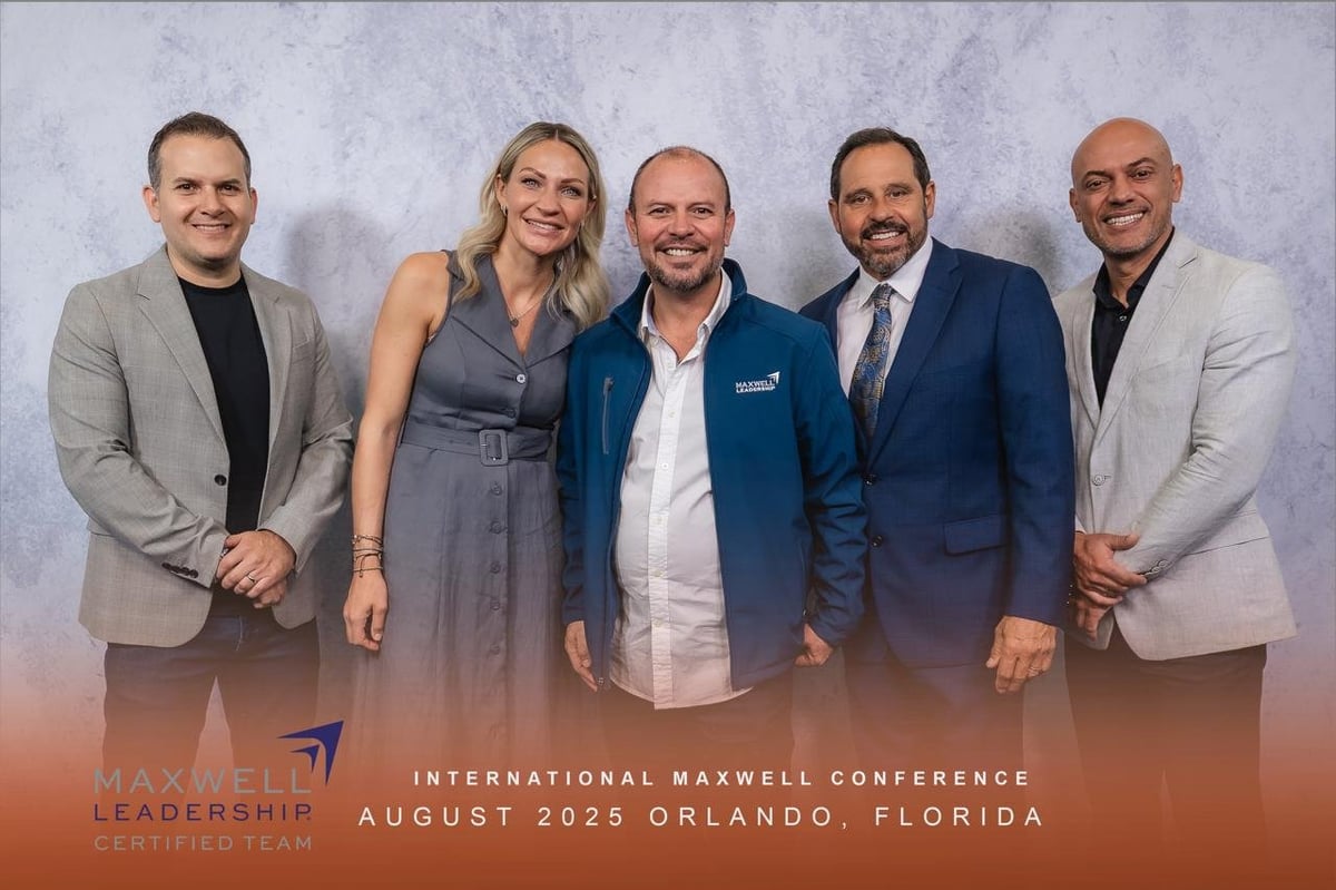 Five business professionals posing together at the International Maxwell Conference, August 2025, Orlando, Florida
